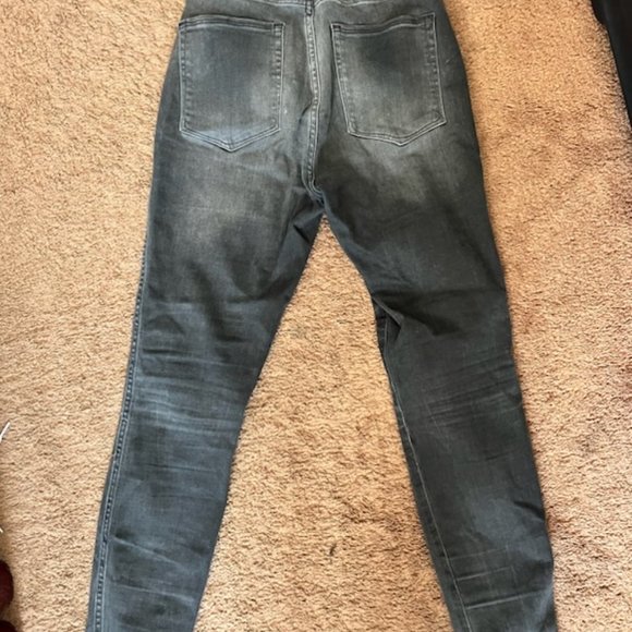 Good American Good Curve Crop Jeans - Picture 3 of 4